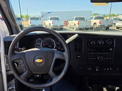 2025 Chevrolet Express Passenger 1LS